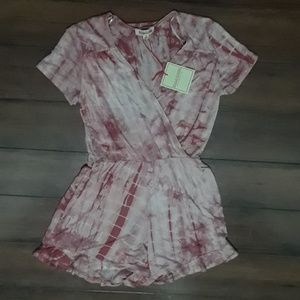 Cute pink romper. Size S